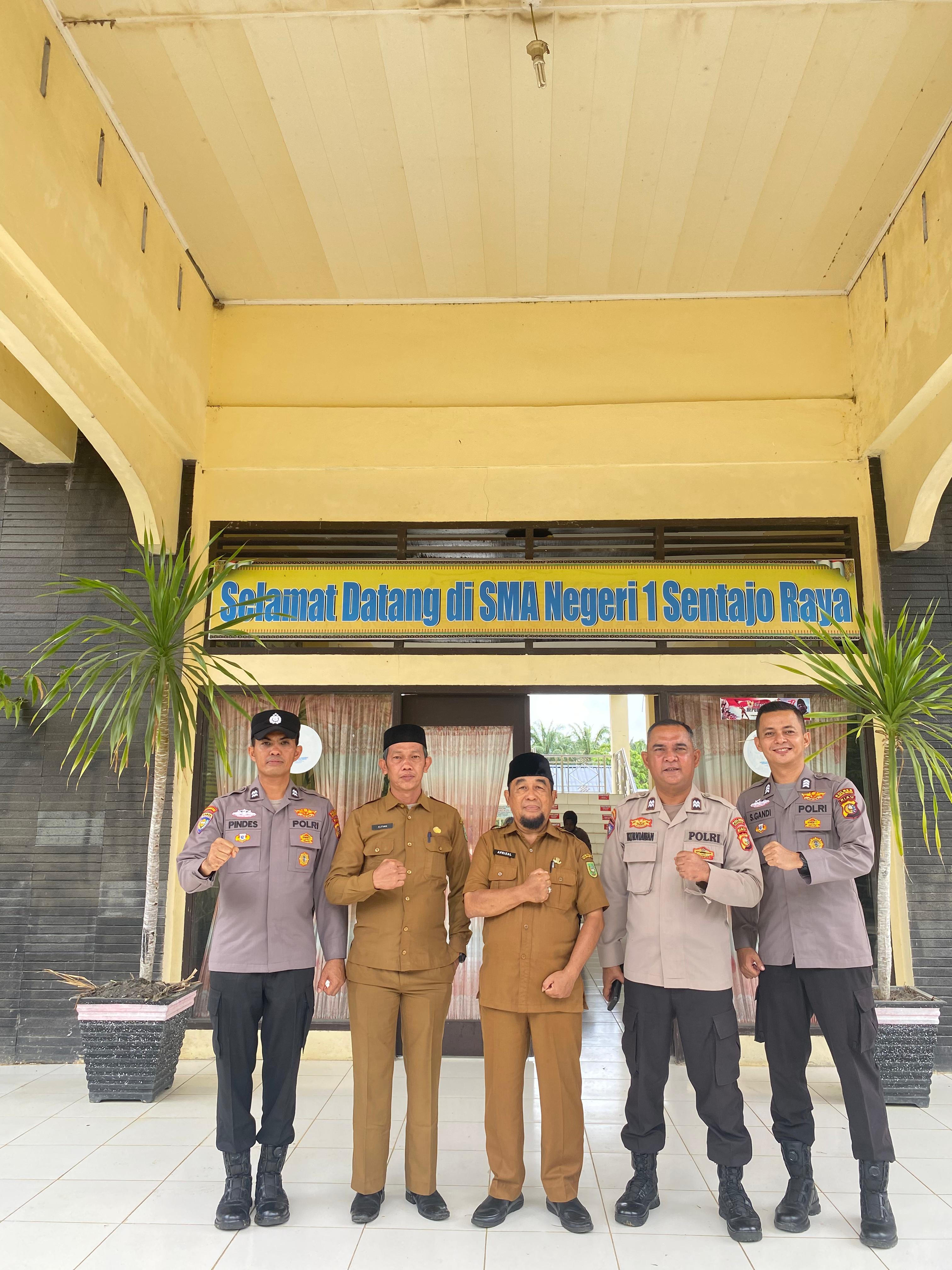 Foto bersama Satbin